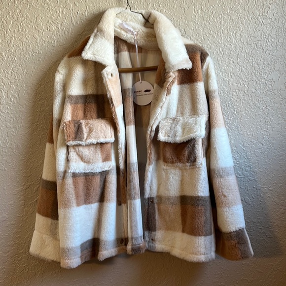 Soft faux fur jacket - Picture 1 of 2